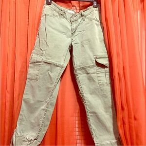 Levi’s Cargos Capris Size 26